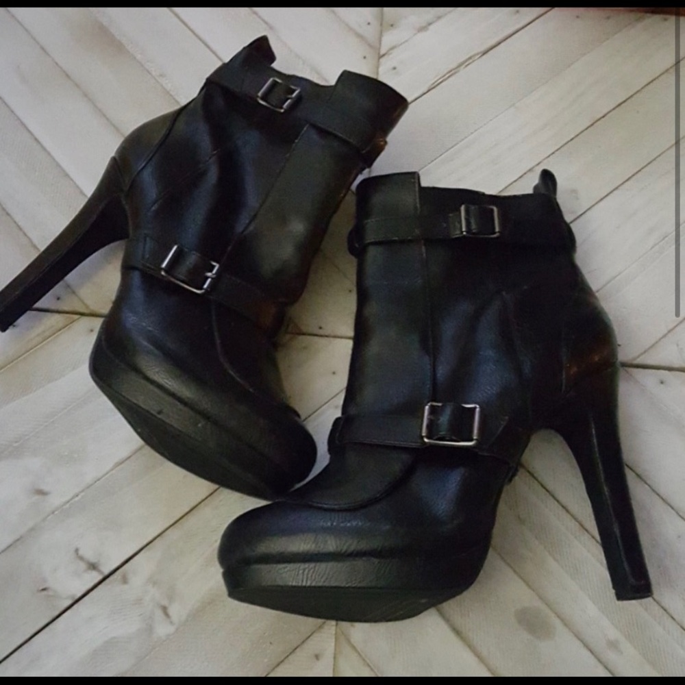 Simply Vera Wang booties Size 9.5